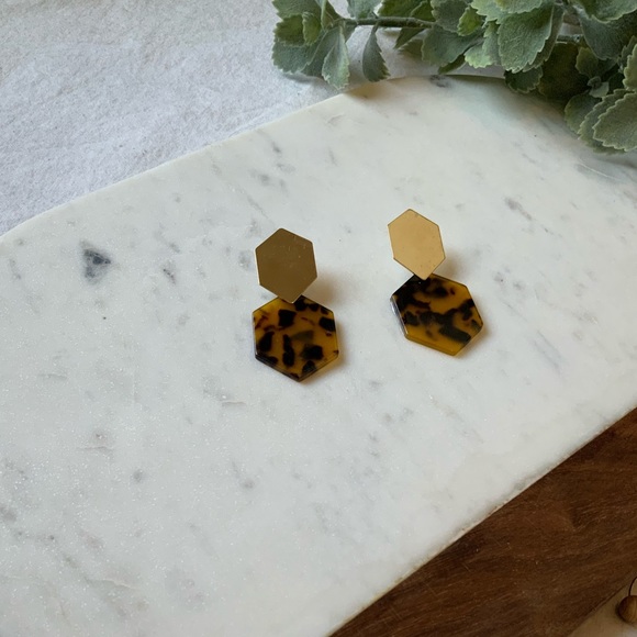 The Sophia - Geometric Acrylic Tortoise Earrings - Picture 5 of 7